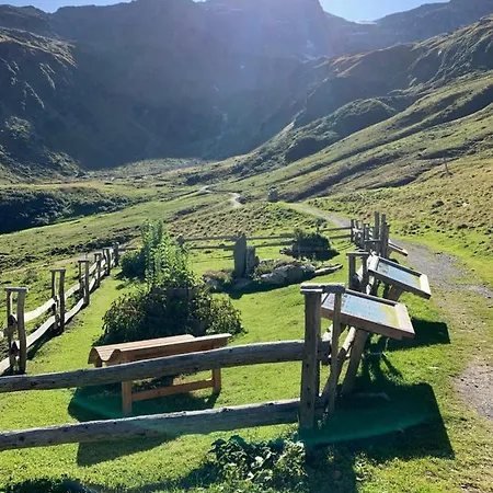 Fuerthermoar Hideaways Chalet *